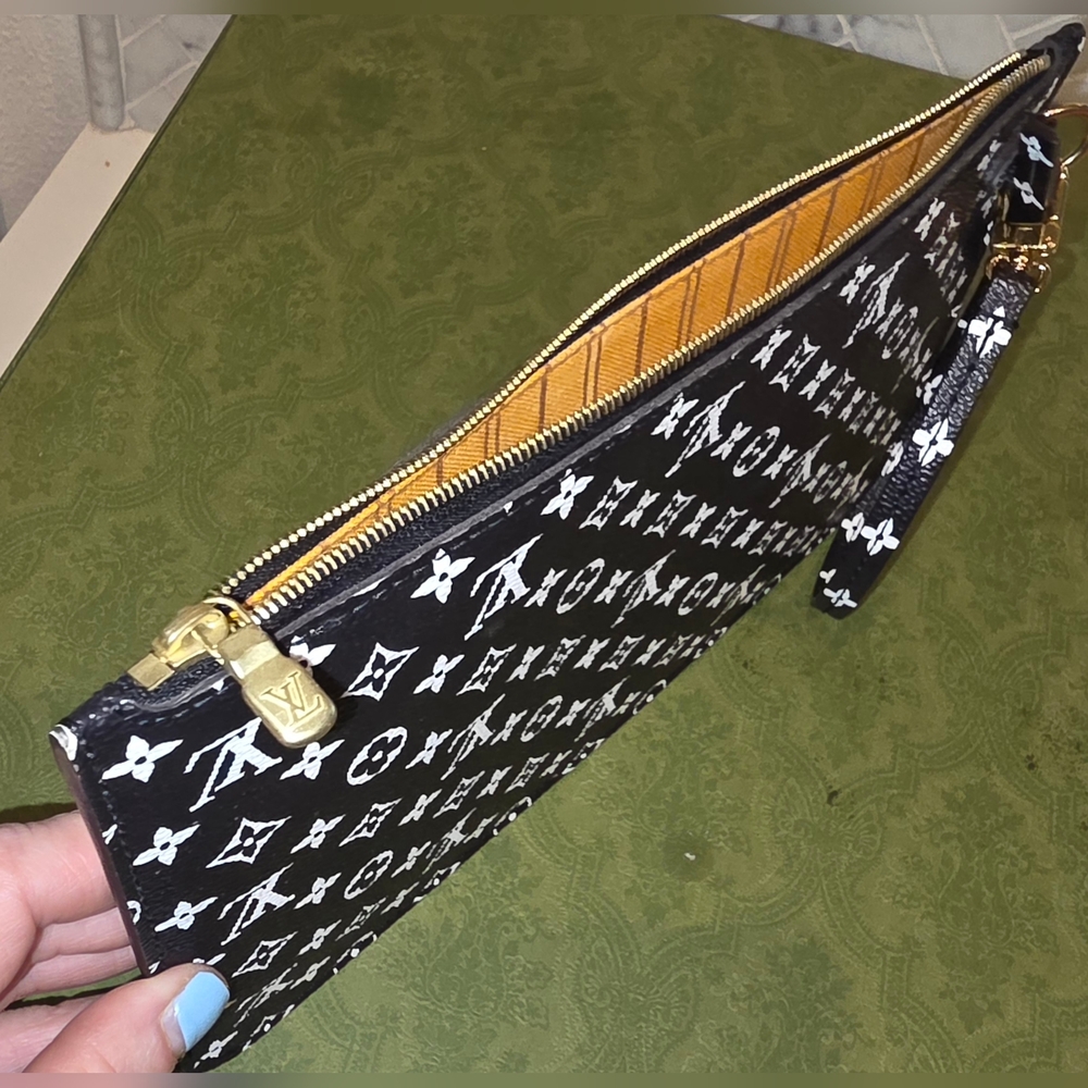 Louis Vuitton Neverfull Black & White Monogram Pouch - Picture 11 of 16